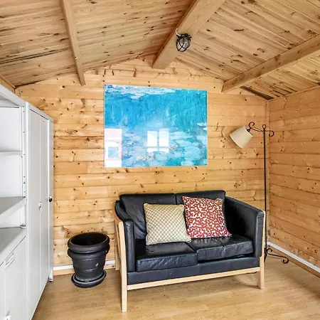 2 Bedroom Cozy In *