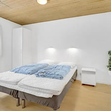 2 Bedroom Cozy In Holiday home Nexo